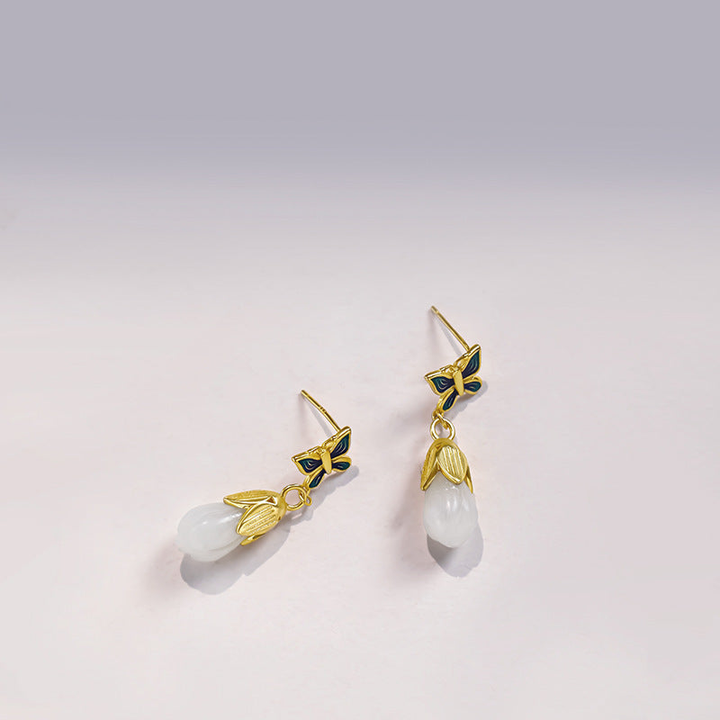 Charming Silver Earring for Any Occasion