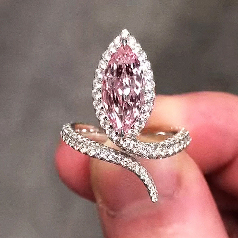 Classic Gold Ring with Timeless Appeal