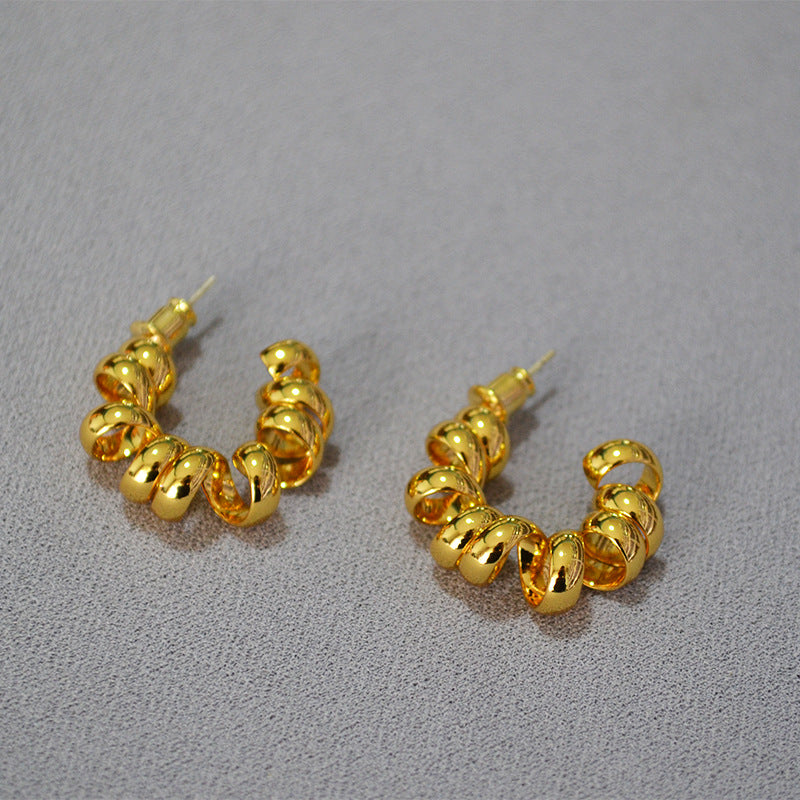 Classic Gold Earring with Timeless Appeal