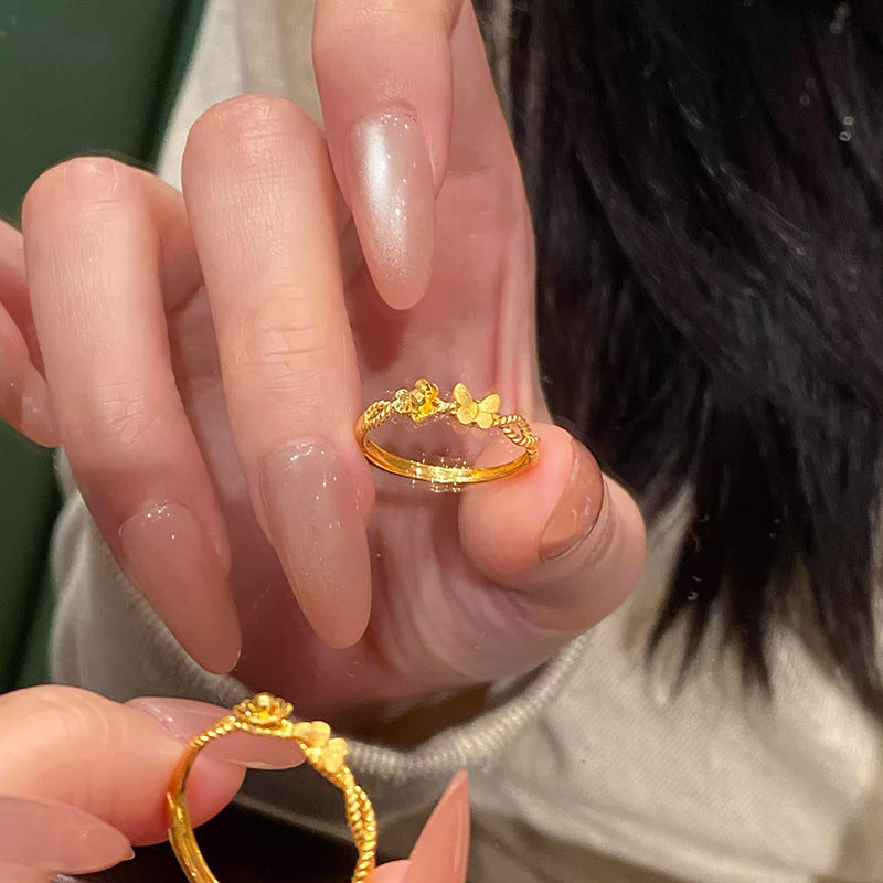 Classic Gold Ring with Timeless Appeal