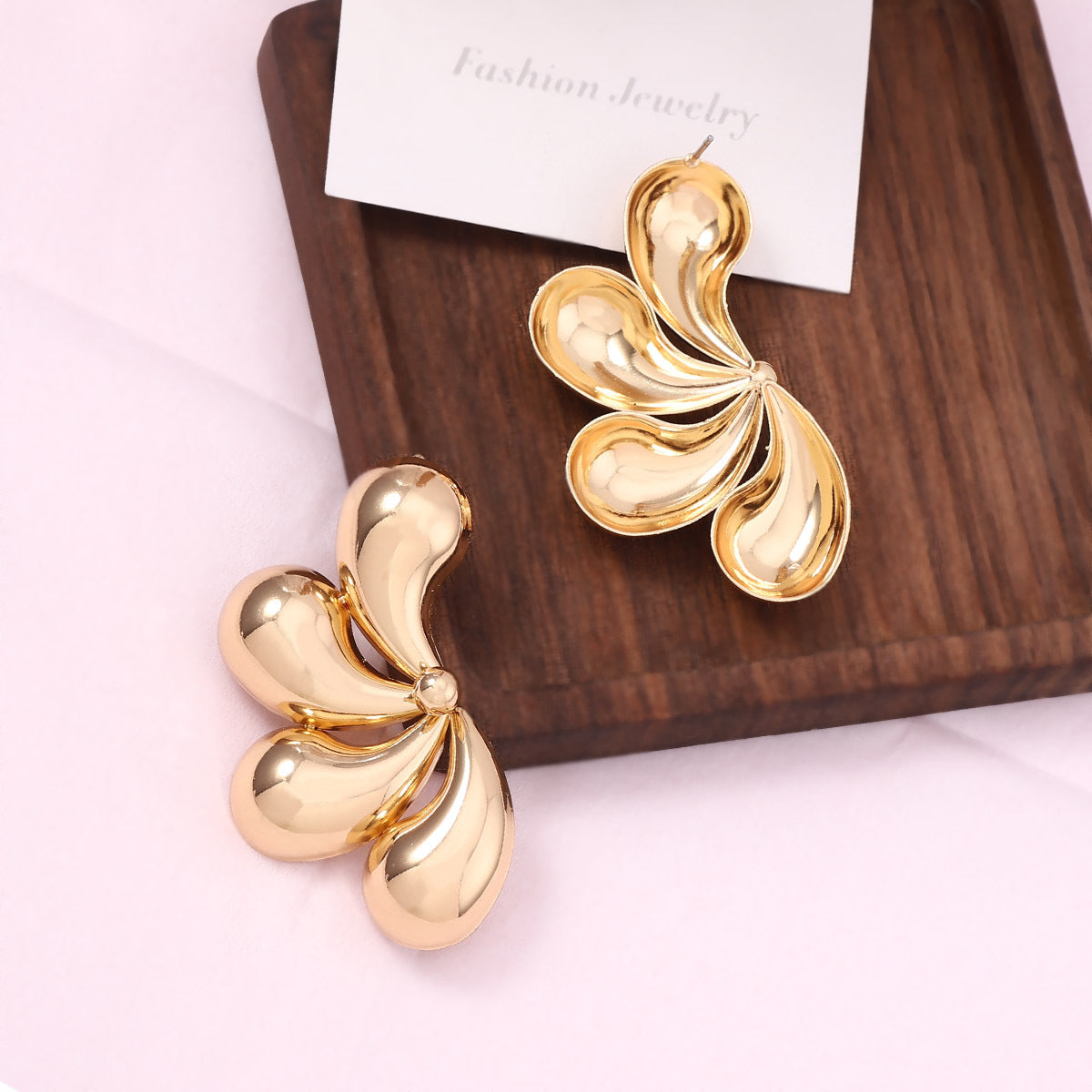 Charming Earring for Any Occasion