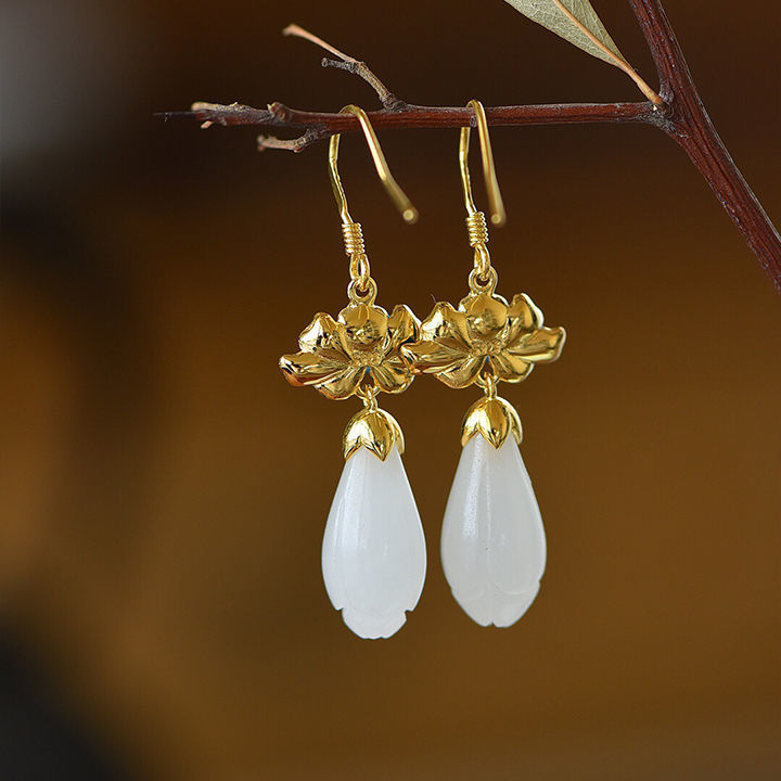 Romantic Silver Earring for Special Moments
