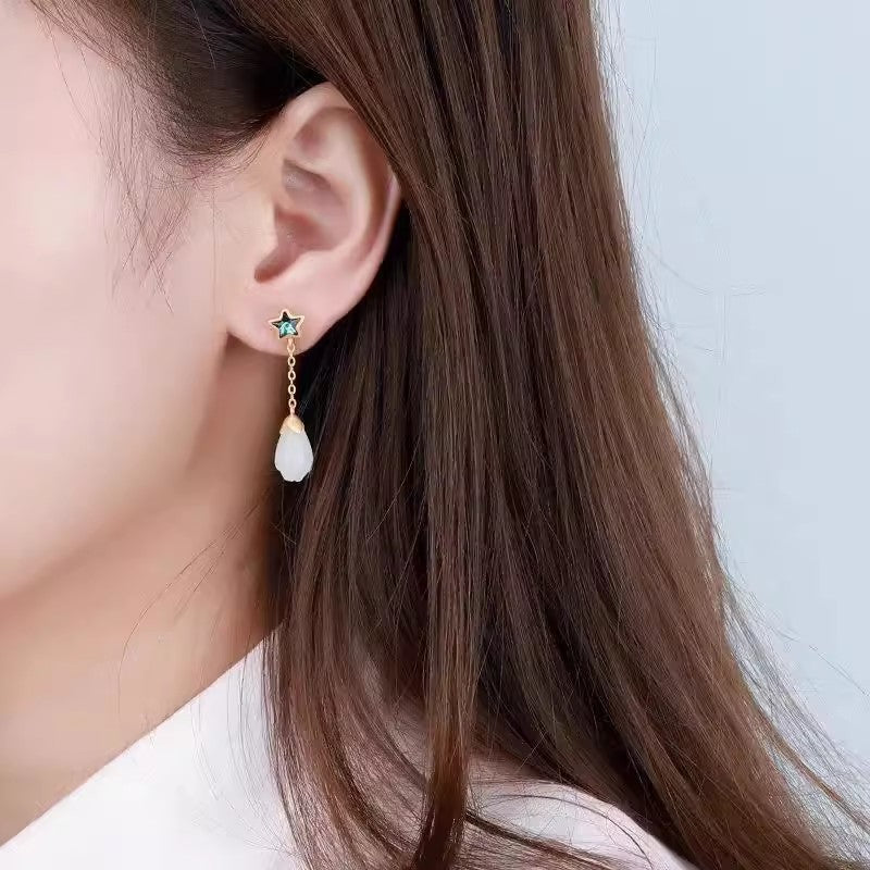 Charming Silver Earring for Any Occasion