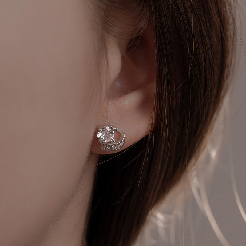 Charming Earring for Any Occasion