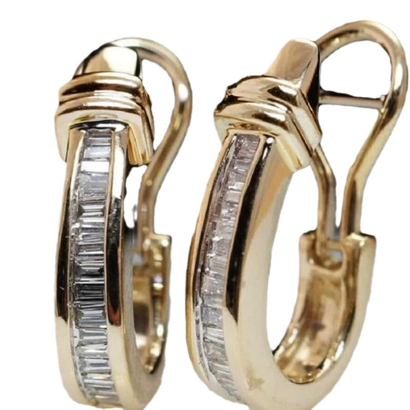 Romantic Gold Earring for Special Moments