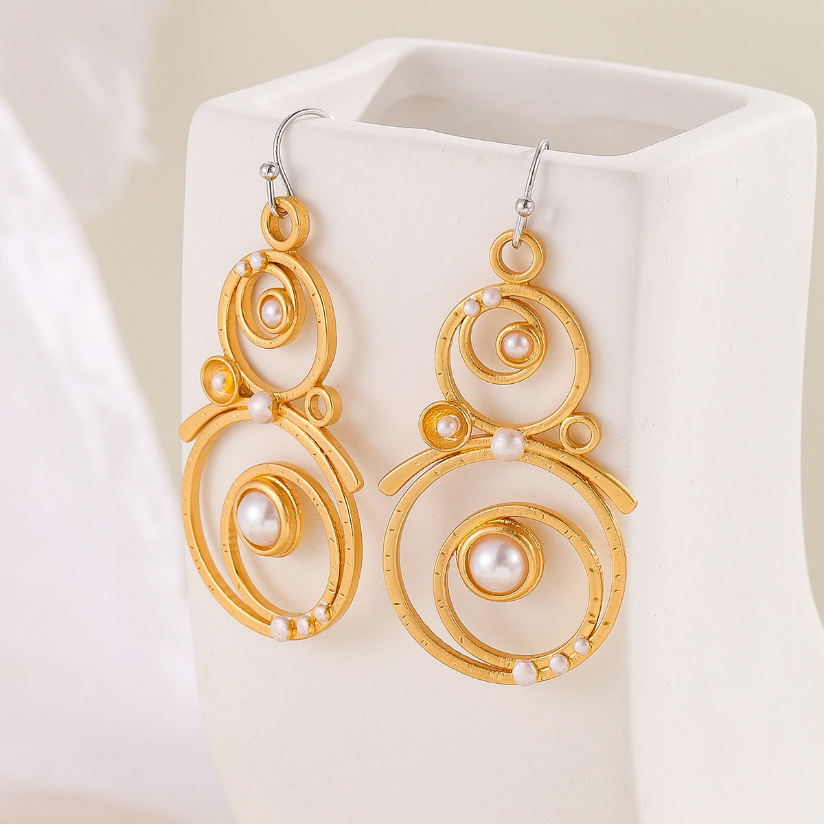 Classic Gold Earring with Timeless Appeal