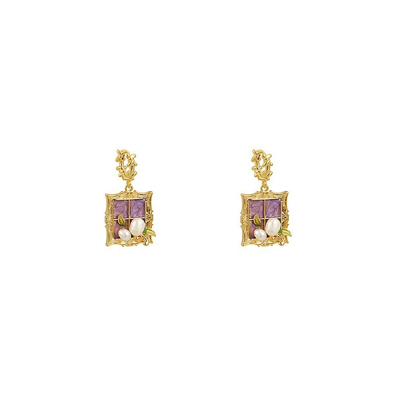 Classic Pearl Earring with Timeless Appeal