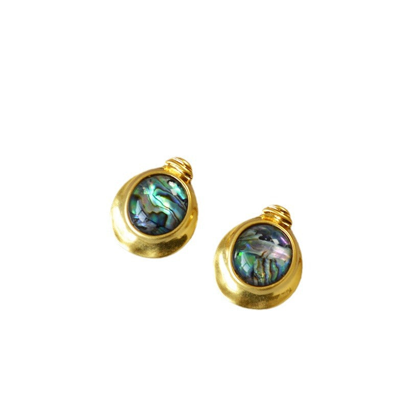 Charming Gold Earring for Any Occasion