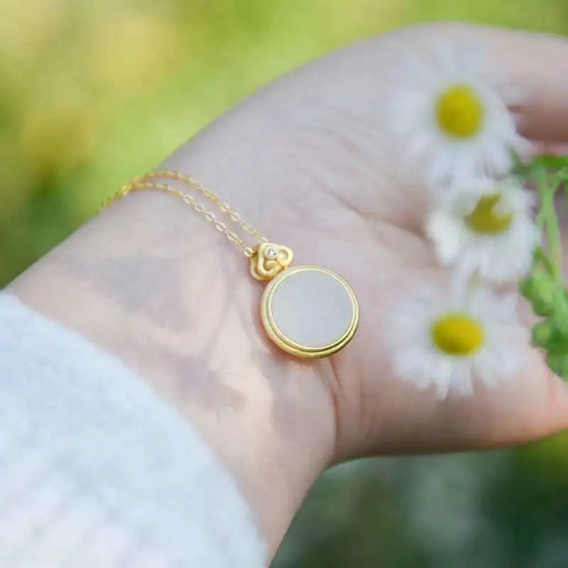 Classic Silver Necklace with Timeless Appeal