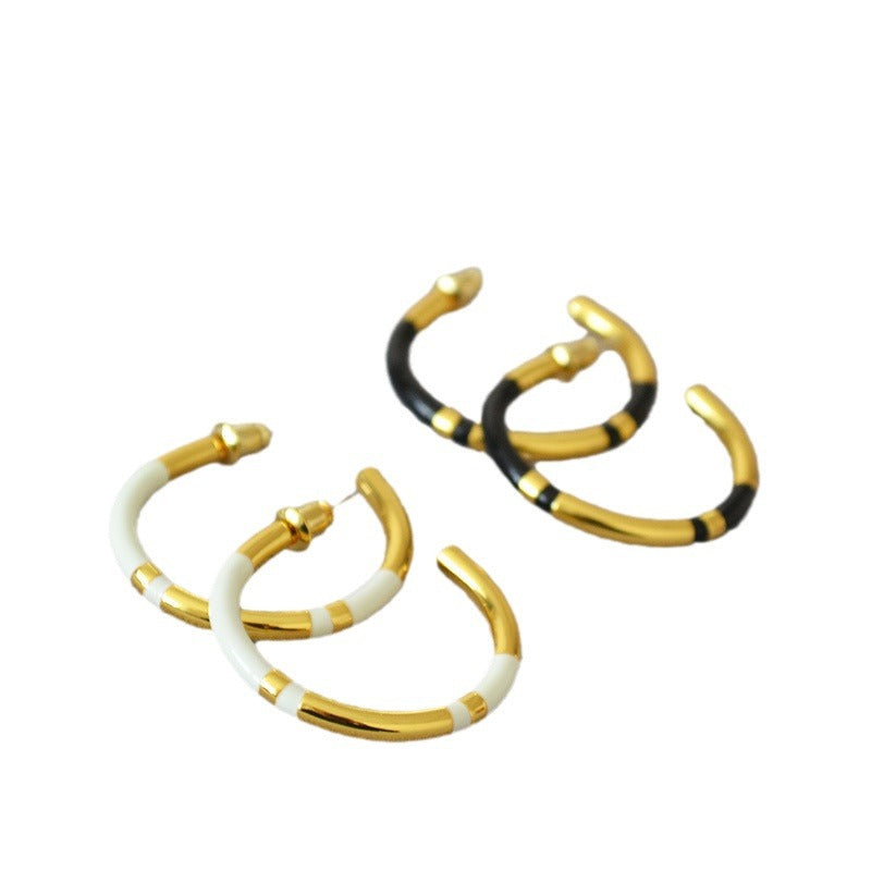 Beautiful Gold Earring with Unique Style