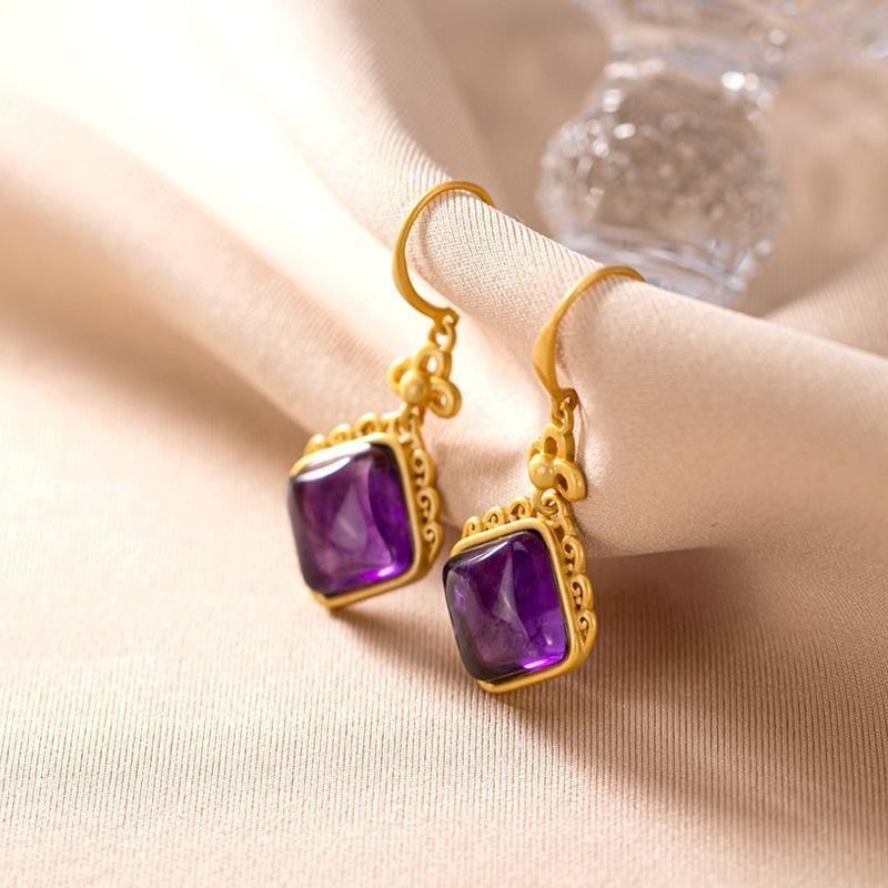 Beautiful Gold Earring with Unique Style