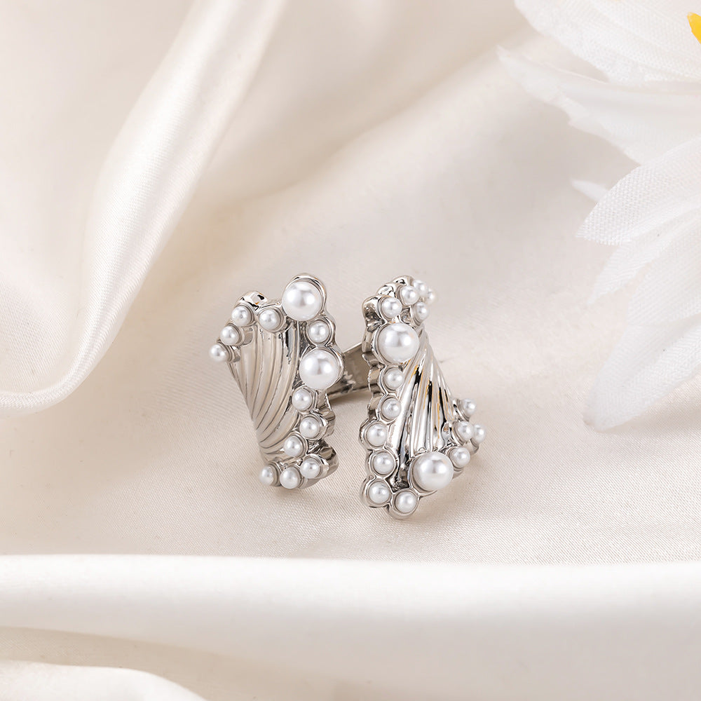 Classic Pearl Ring with Timeless Appeal