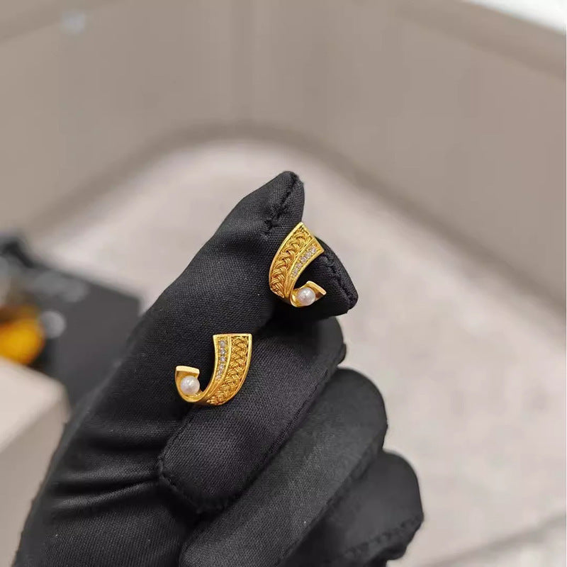 Charming Piece for Any Occasion