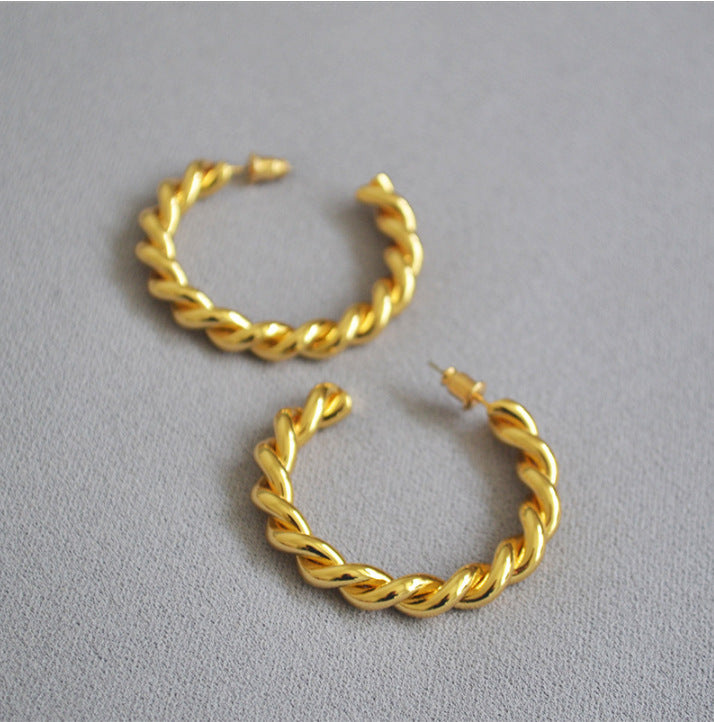 Classic Gold Ring with Timeless Appeal