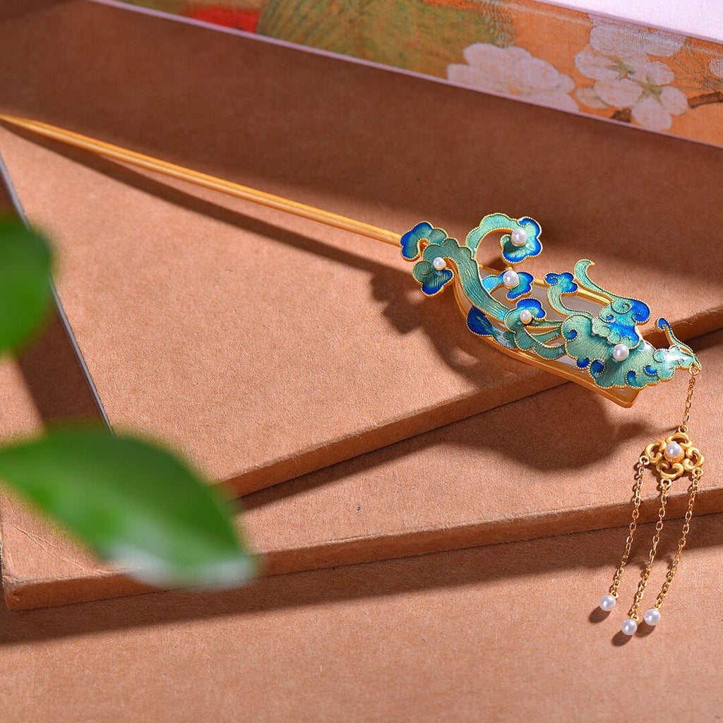Classic Gold Piece with Timeless Appeal