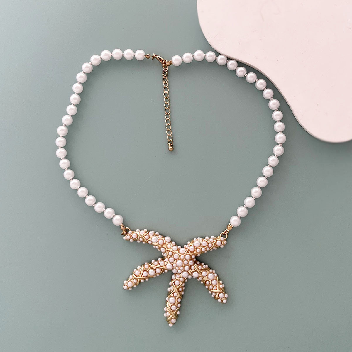 Romantic Pearl Necklace for Special Moments