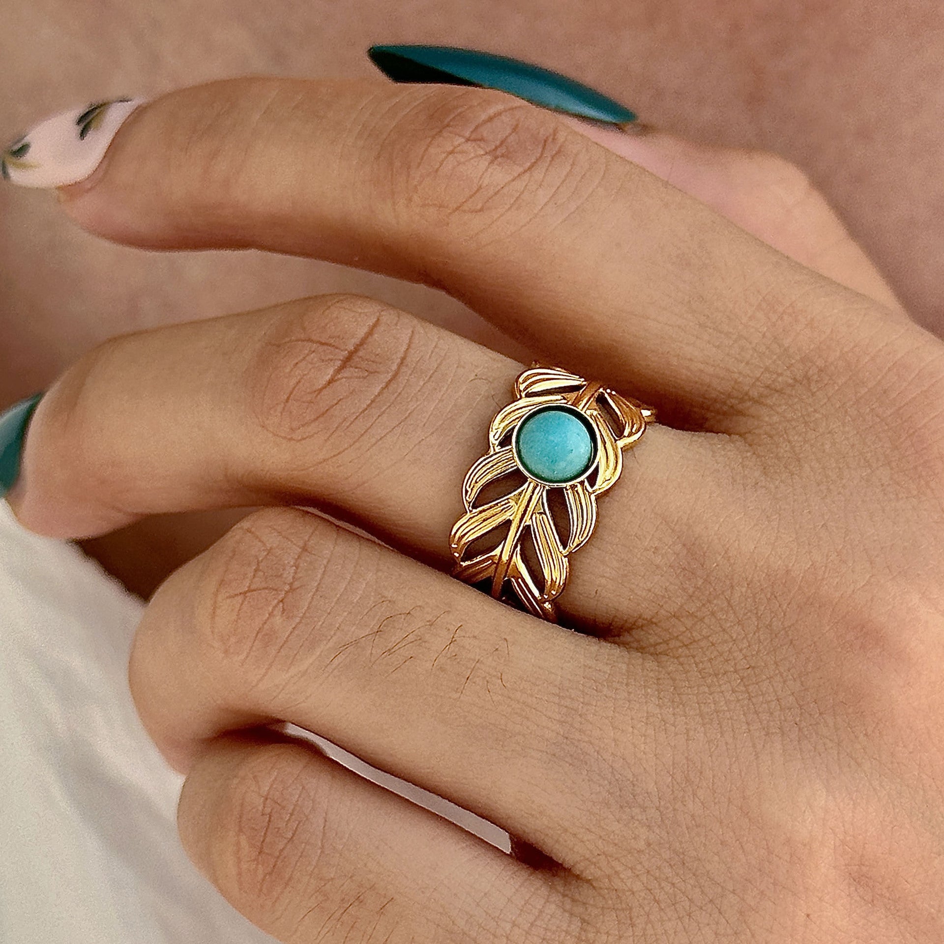 Classic Gold Ring with Timeless Appeal