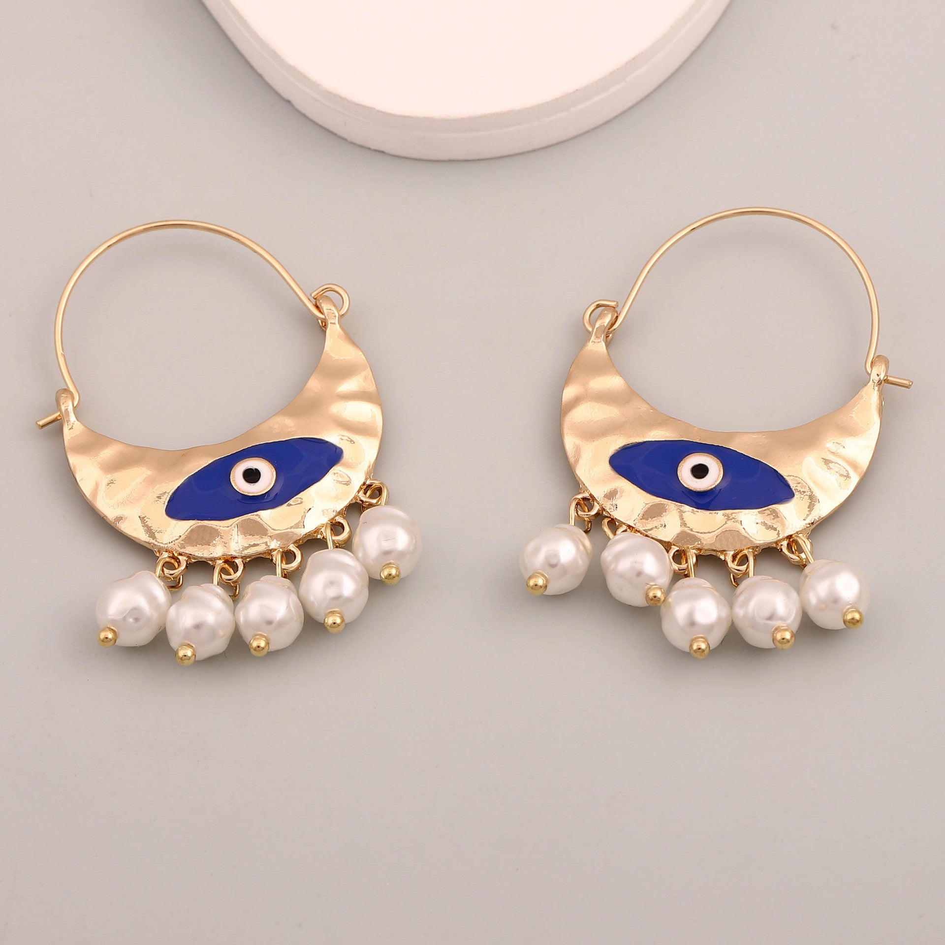 Classic Pearl Earring with Timeless Appeal