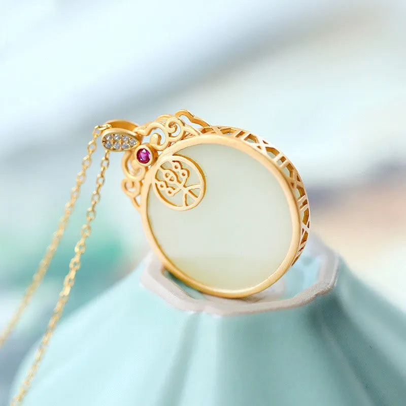 Romantic Silver Necklace for Special Moments