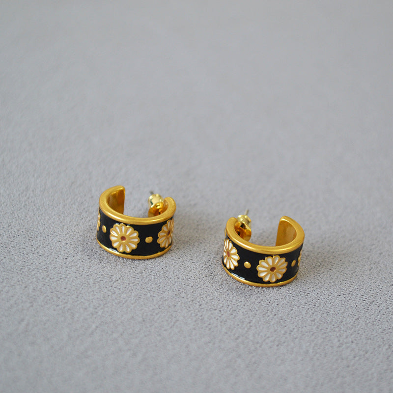 Romantic Silver Earring for Special Moments