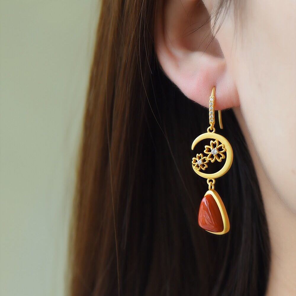 Romantic Gold Earring for Special Moments