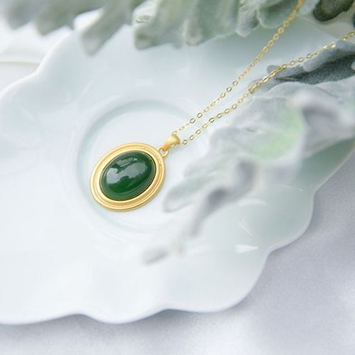 Charming Silver Necklace for Any Occasion