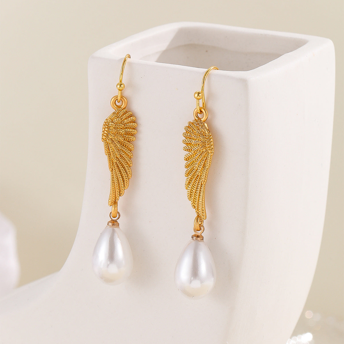 Charming Gold Earring for Any Occasion