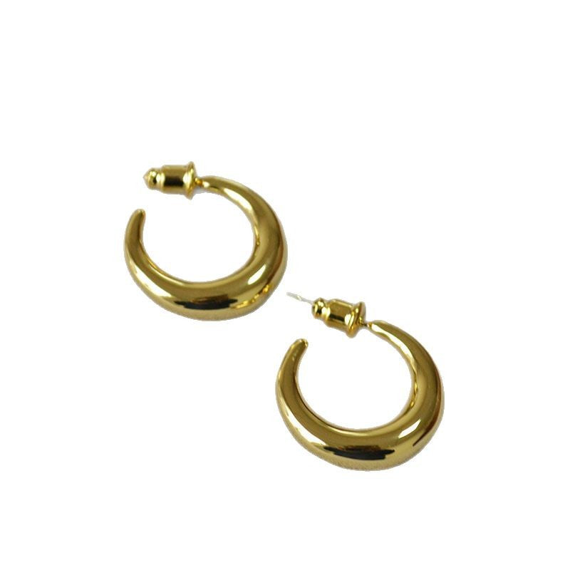 Classic Gold Earring with Timeless Appeal