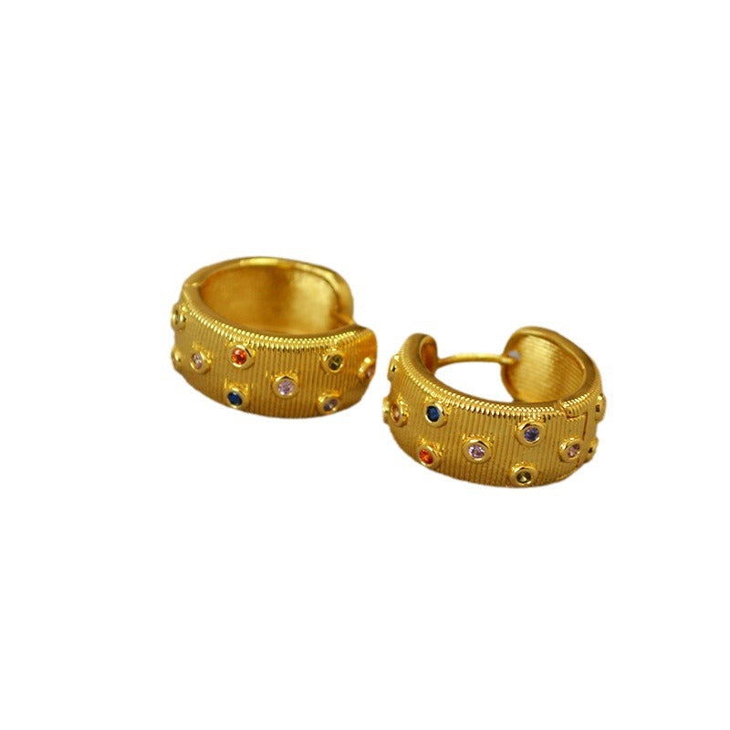 Charming Gold Earring for Any Occasion