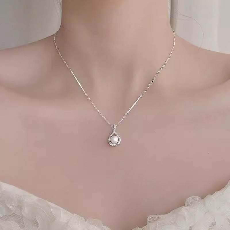 Classic Pearl Necklace with Timeless Appeal