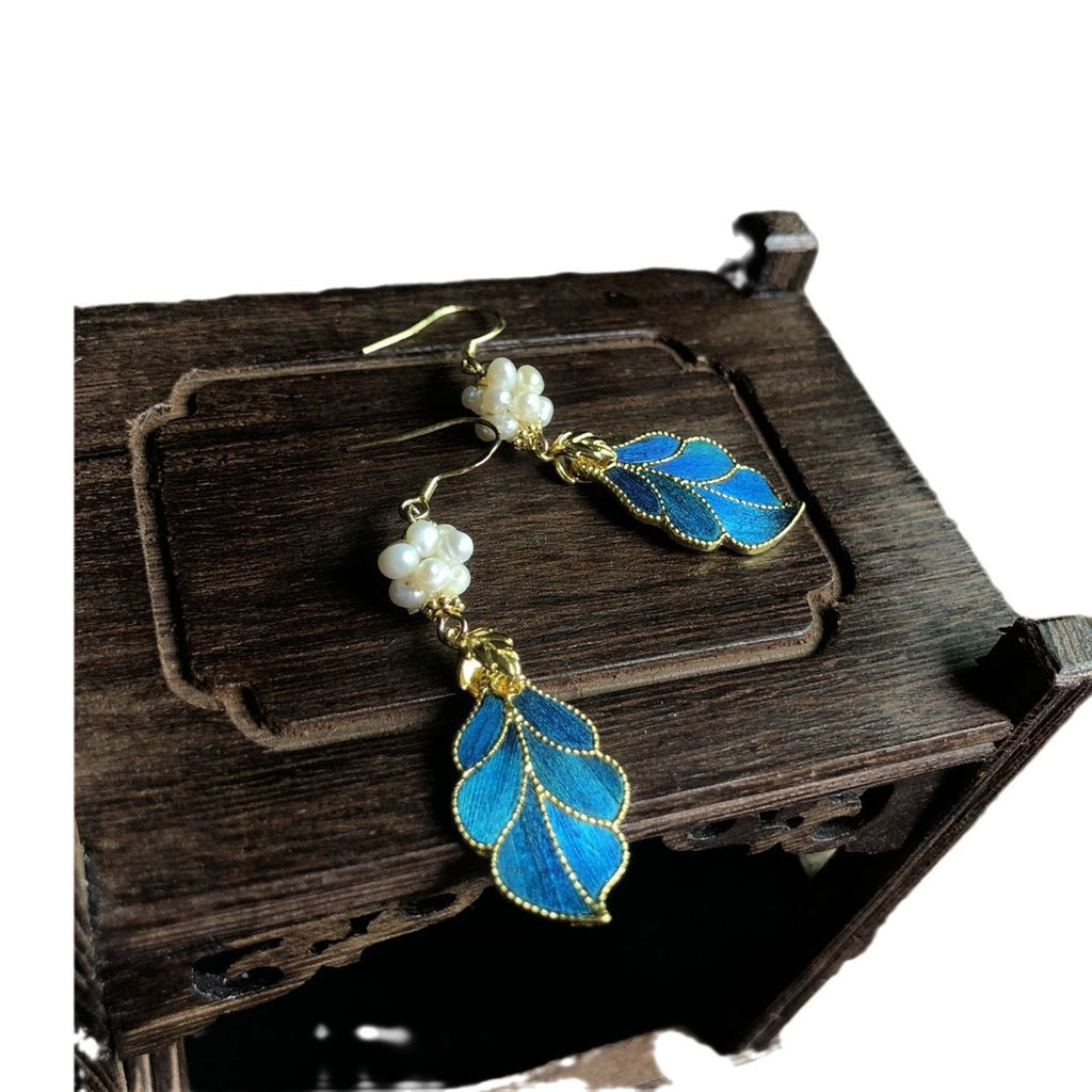 Classic Pearl Earring with Timeless Appeal
