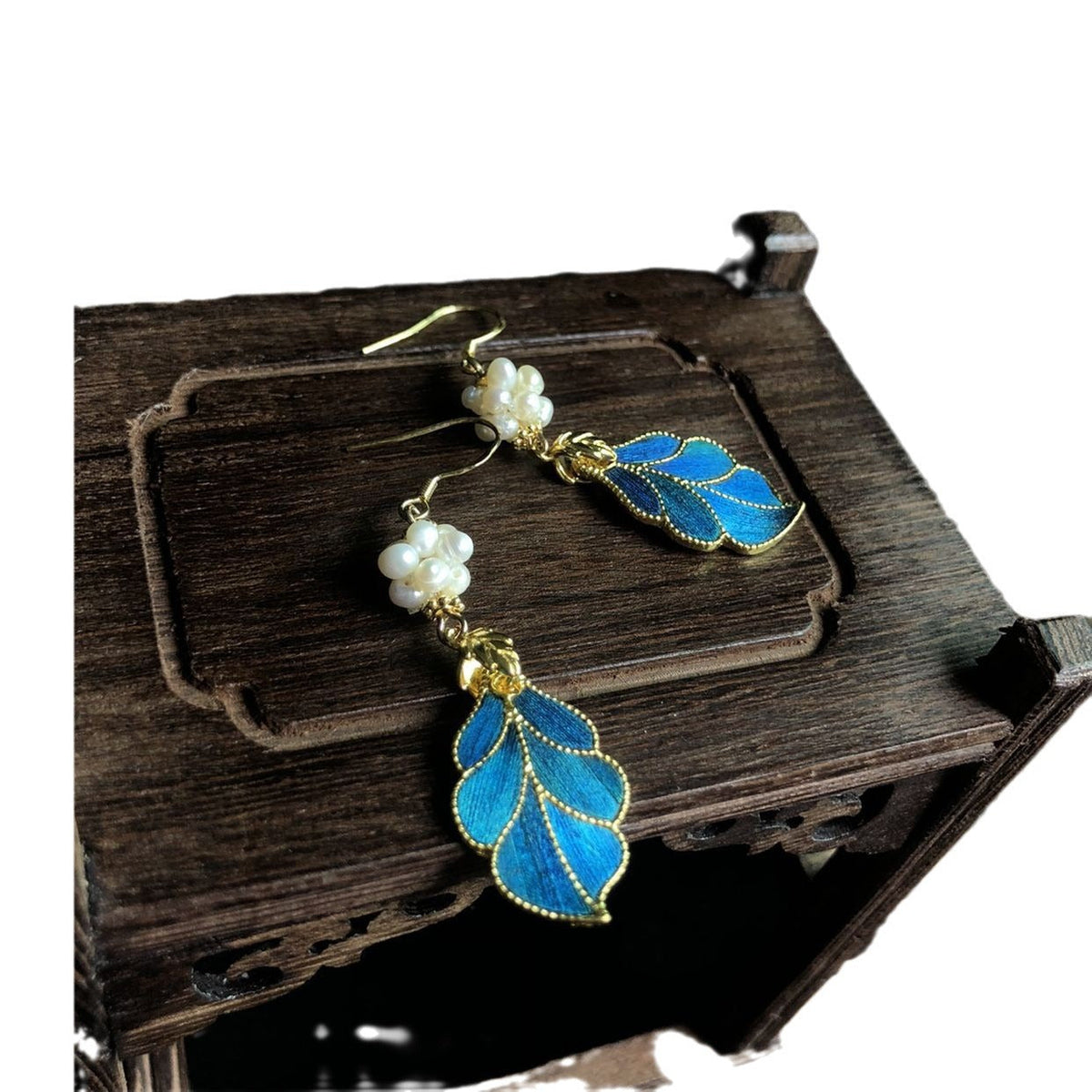 Classic Pearl Earring with Timeless Appeal