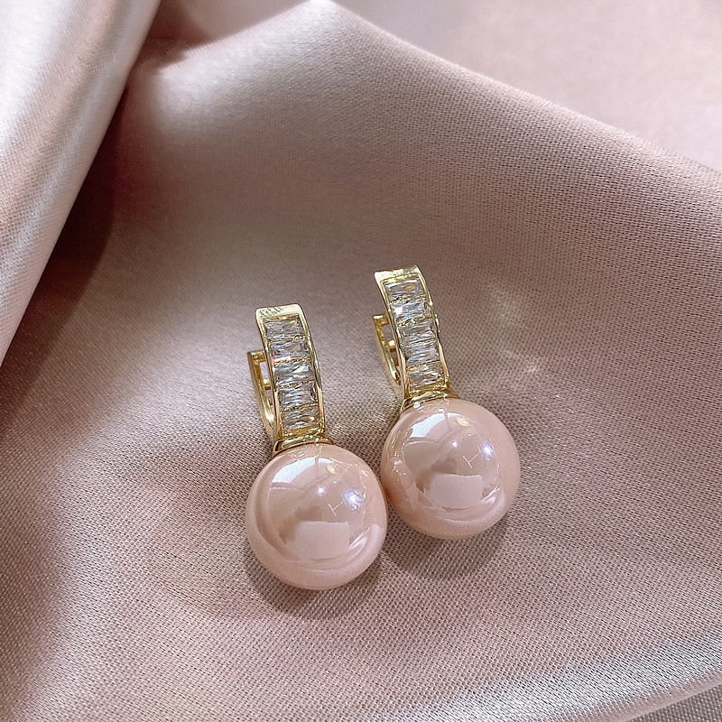 Romantic Pearl Earring for Special Moments