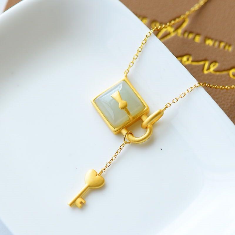 Stunning Gold Necklace for Daily Wear