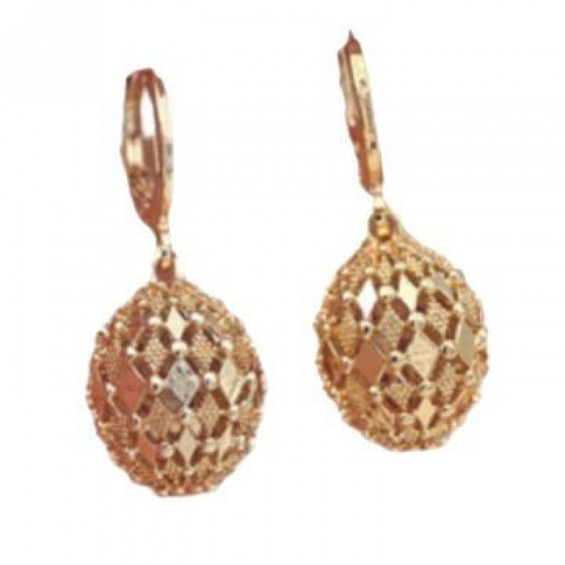 Classic Gold Earring with Timeless Appeal