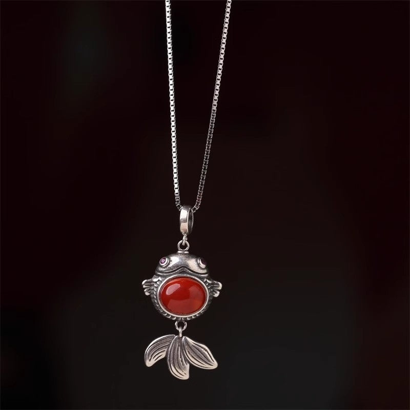 Romantic Silver Necklace for Special Moments