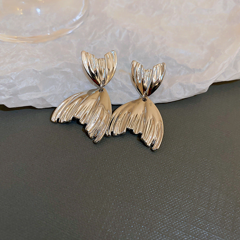 Charming Silver Earring for Any Occasion