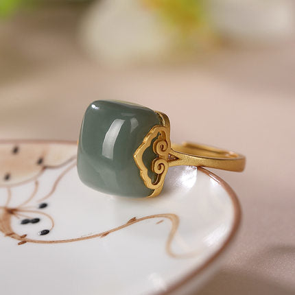 Classic Silver Ring with Timeless Appeal