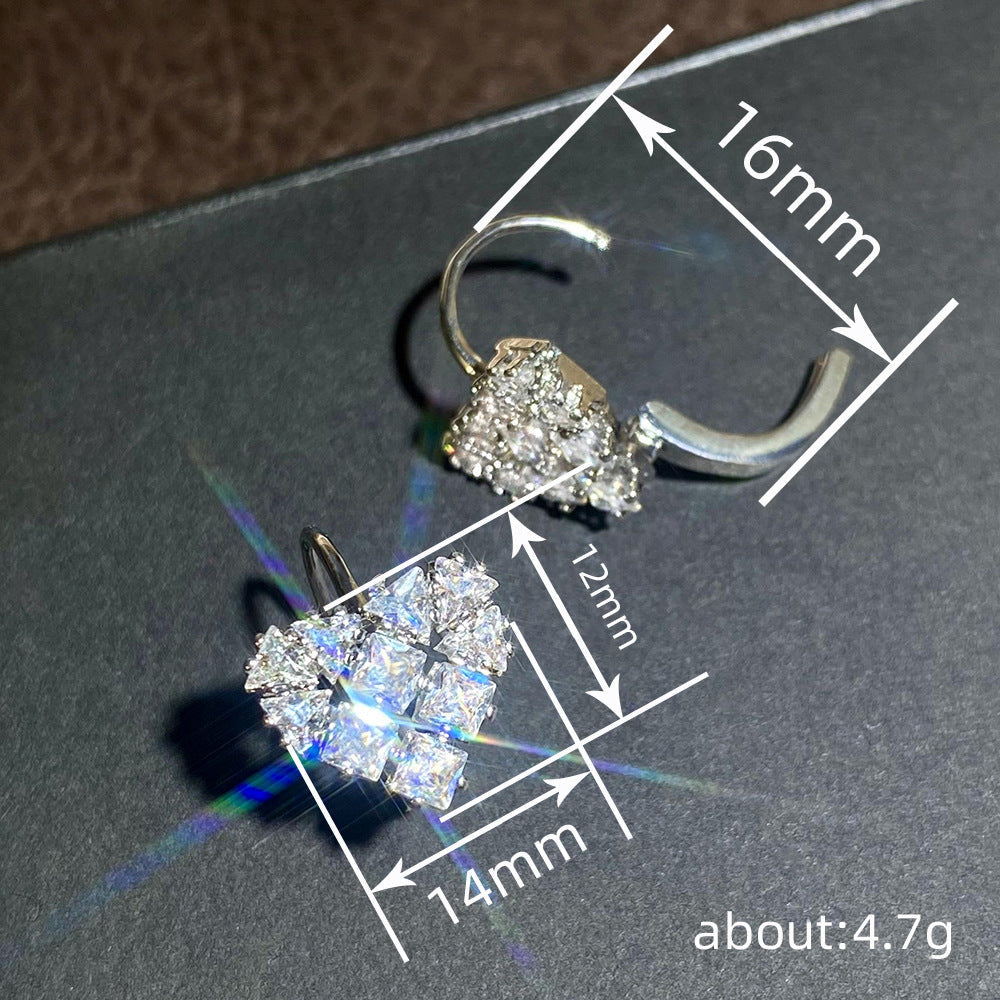 Charming Earring for Any Occasion