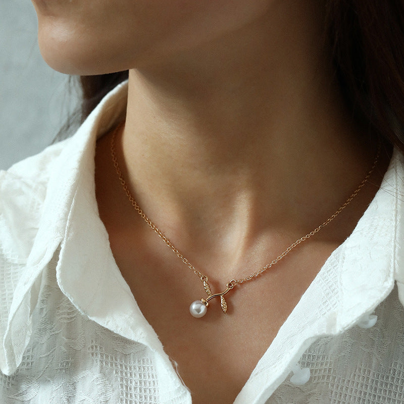 Classic Pearl Necklace with Timeless Appeal