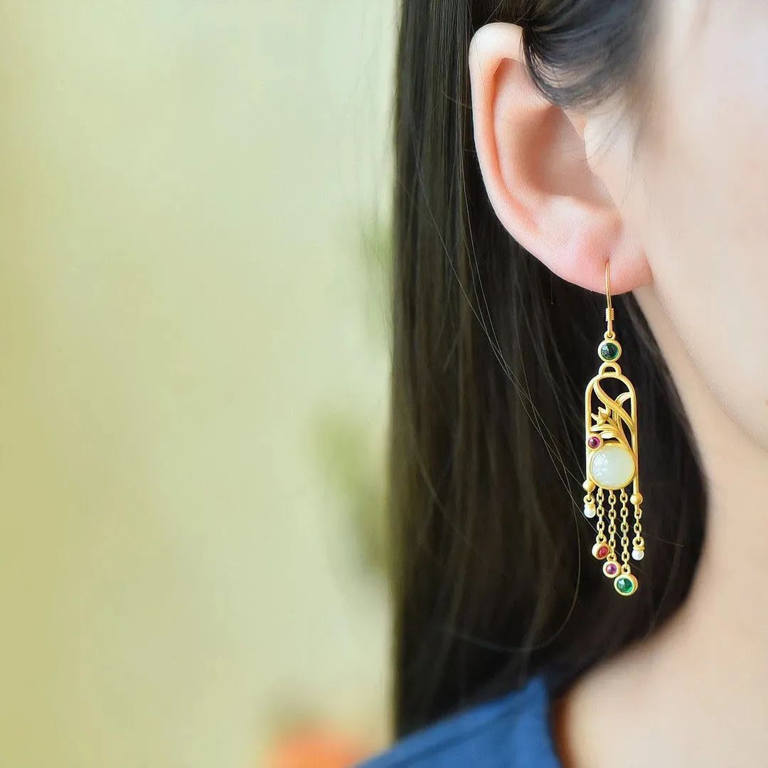 Classic Gold Earring with Timeless Appeal