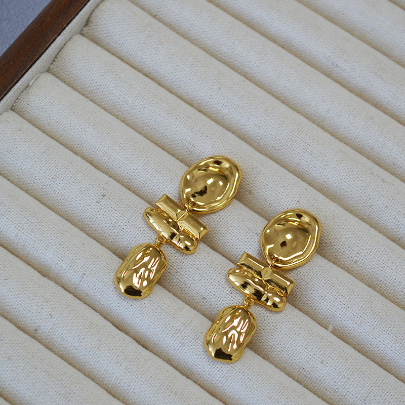 Elegant Gold Earring for Every Occasion