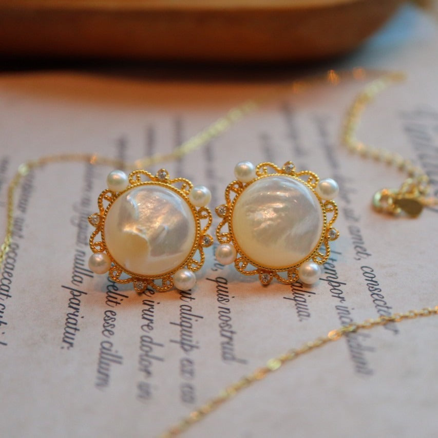Charming Gold Earring for Any Occasion