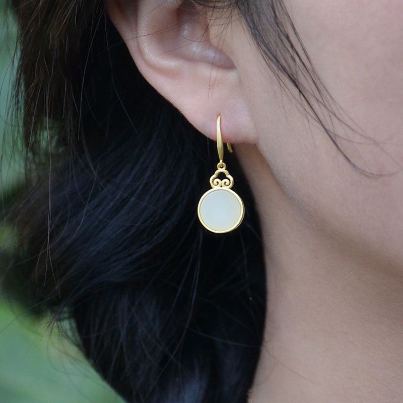 Classic Gold Earring with Timeless Appeal