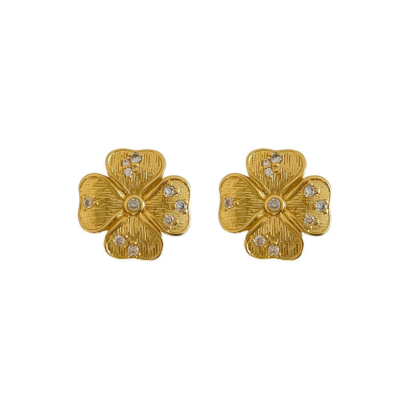 Charming Earring for Any Occasion