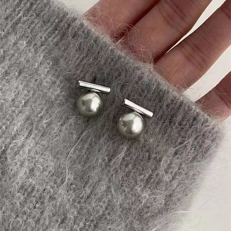 Charming Pearl Earring for Any Occasion