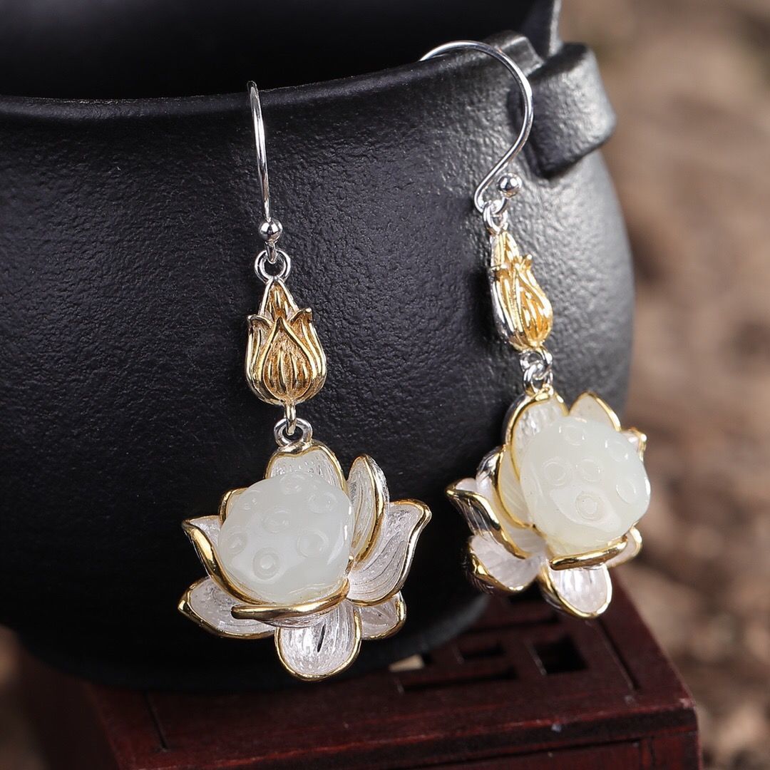 Elegant Silver Earring for Every Occasion