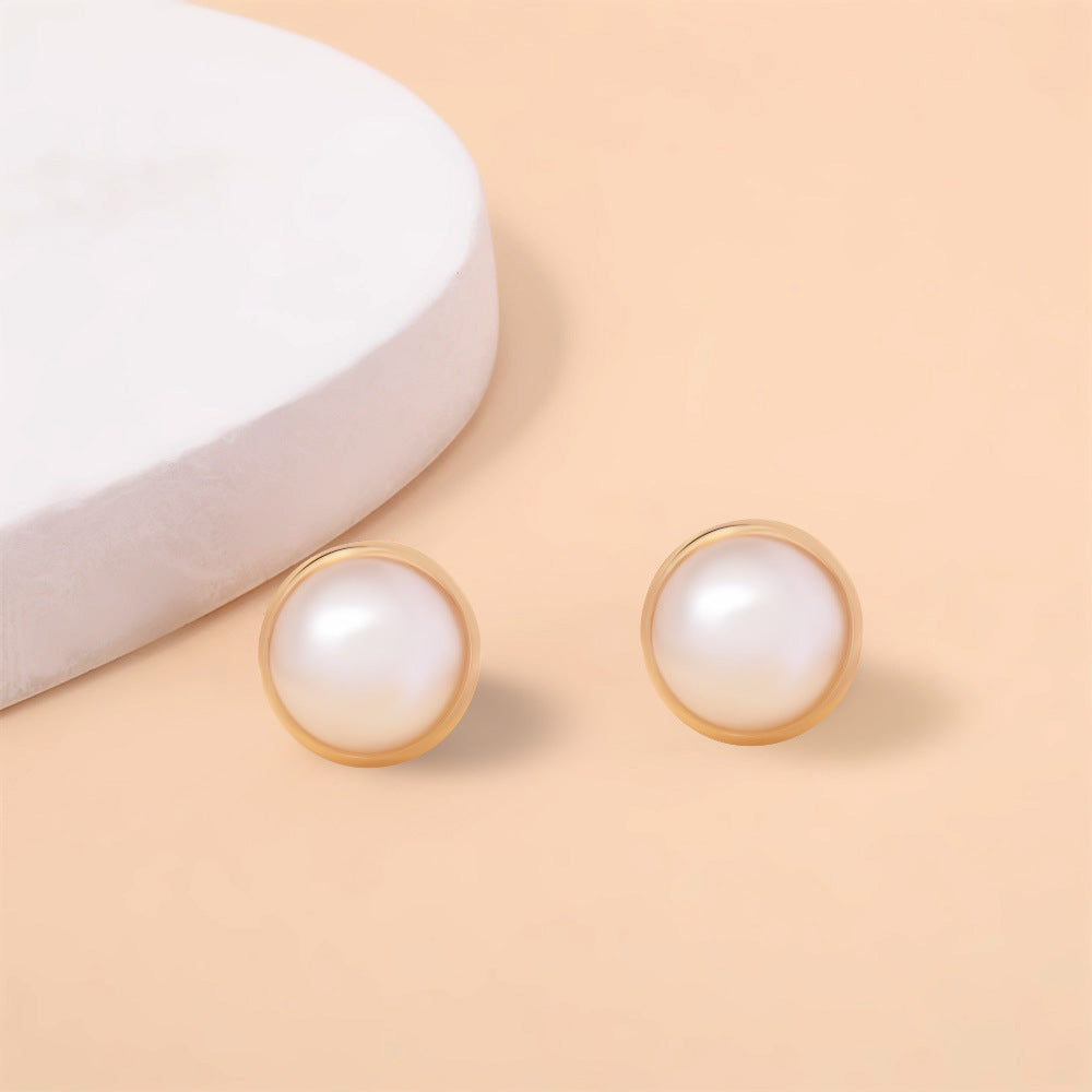 Charming Gold Earring for Any Occasion