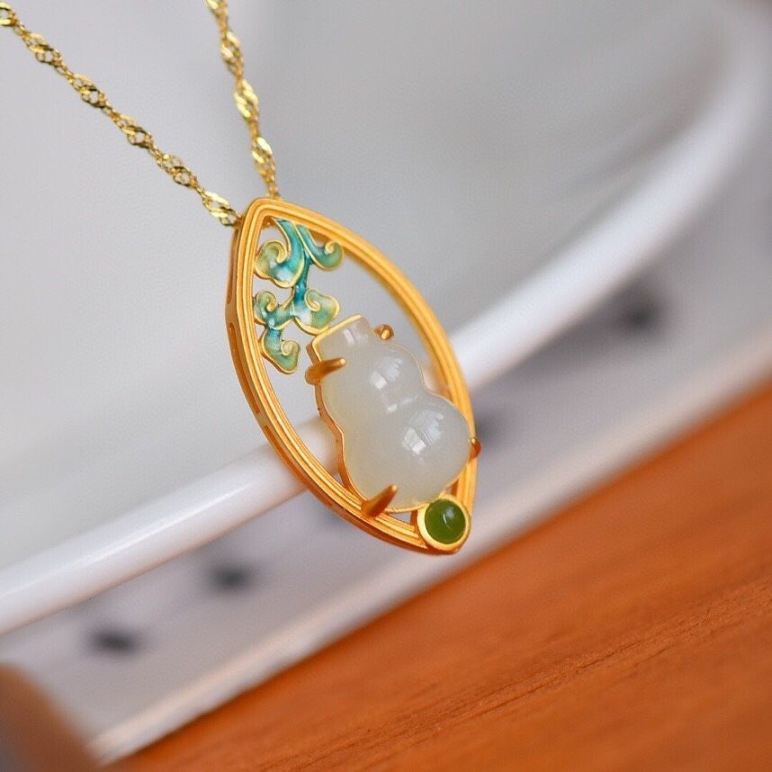 Beautiful Silver Pendant with Unique Style