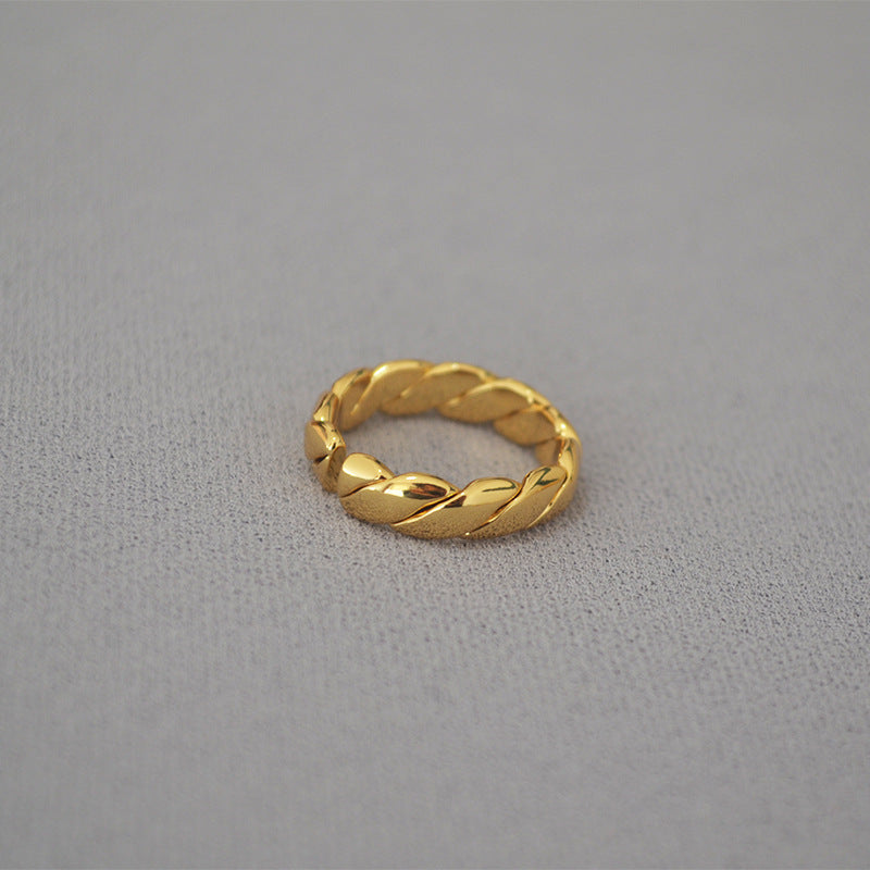 Romantic Gold Ring for Special Moments